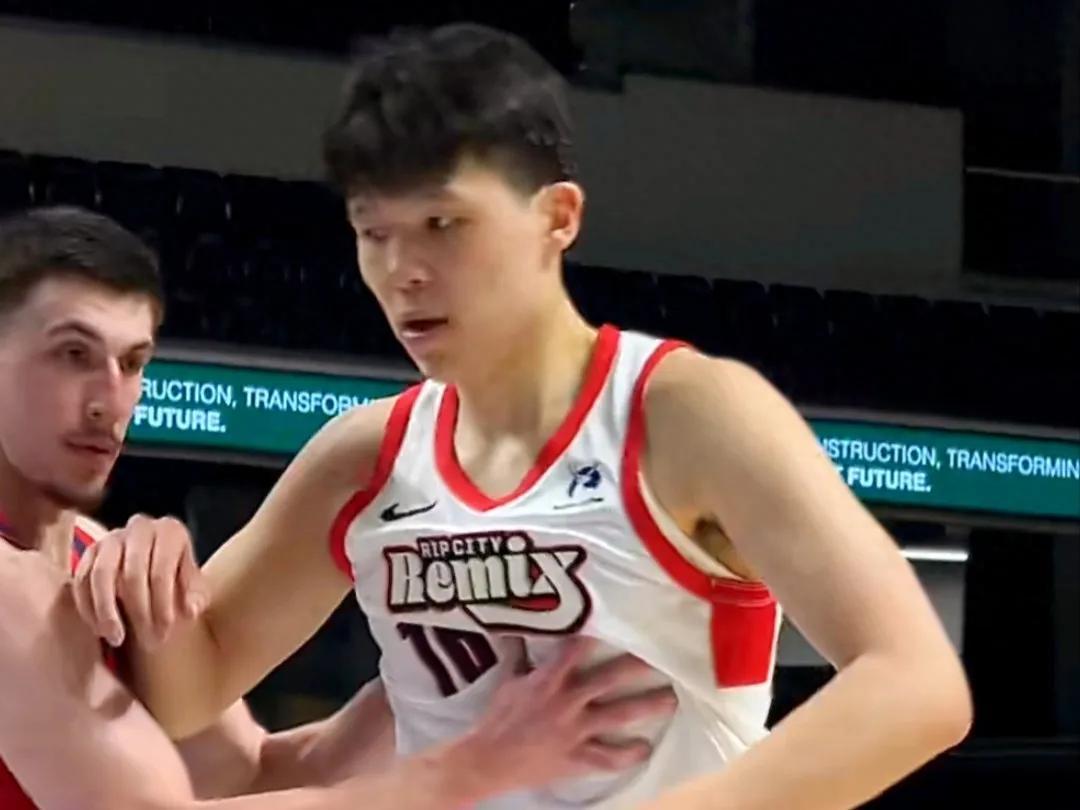 app下载-16投14中,砍31+8!杨瀚森最强一战,斯普利特该给机会了