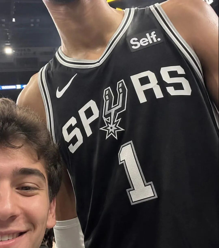 vip 注册地址-NBA官宣终身禁赛!文班亚马???|NBA总决赛|球迷|合影|比赛|球员_新浪体育_新浪新闻